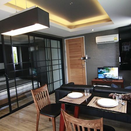 S Bloc Saladaeng Bed & Breakfast Bangkok Exterior photo