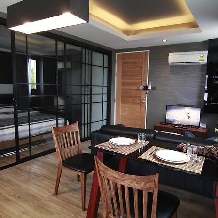 S Bloc Saladaeng Bed & Breakfast Bangkok Exterior photo
