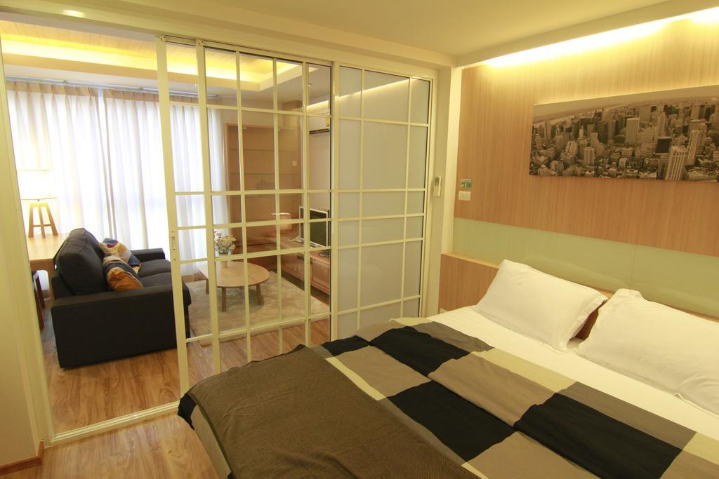 S Bloc Saladaeng Bed & Breakfast Bangkok Exterior photo