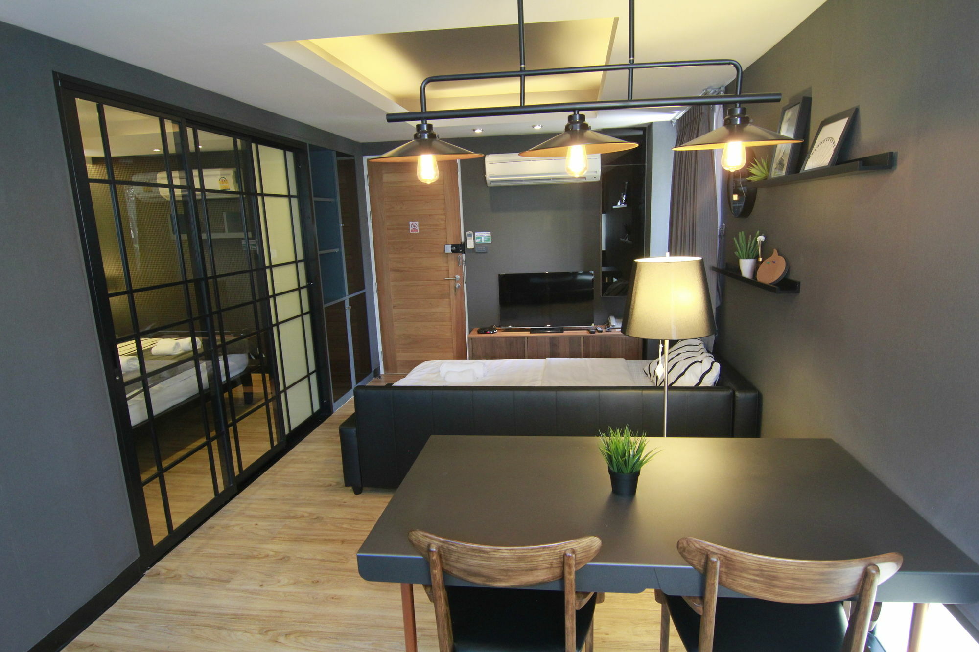 S Bloc Saladaeng Bed & Breakfast Bangkok Exterior photo