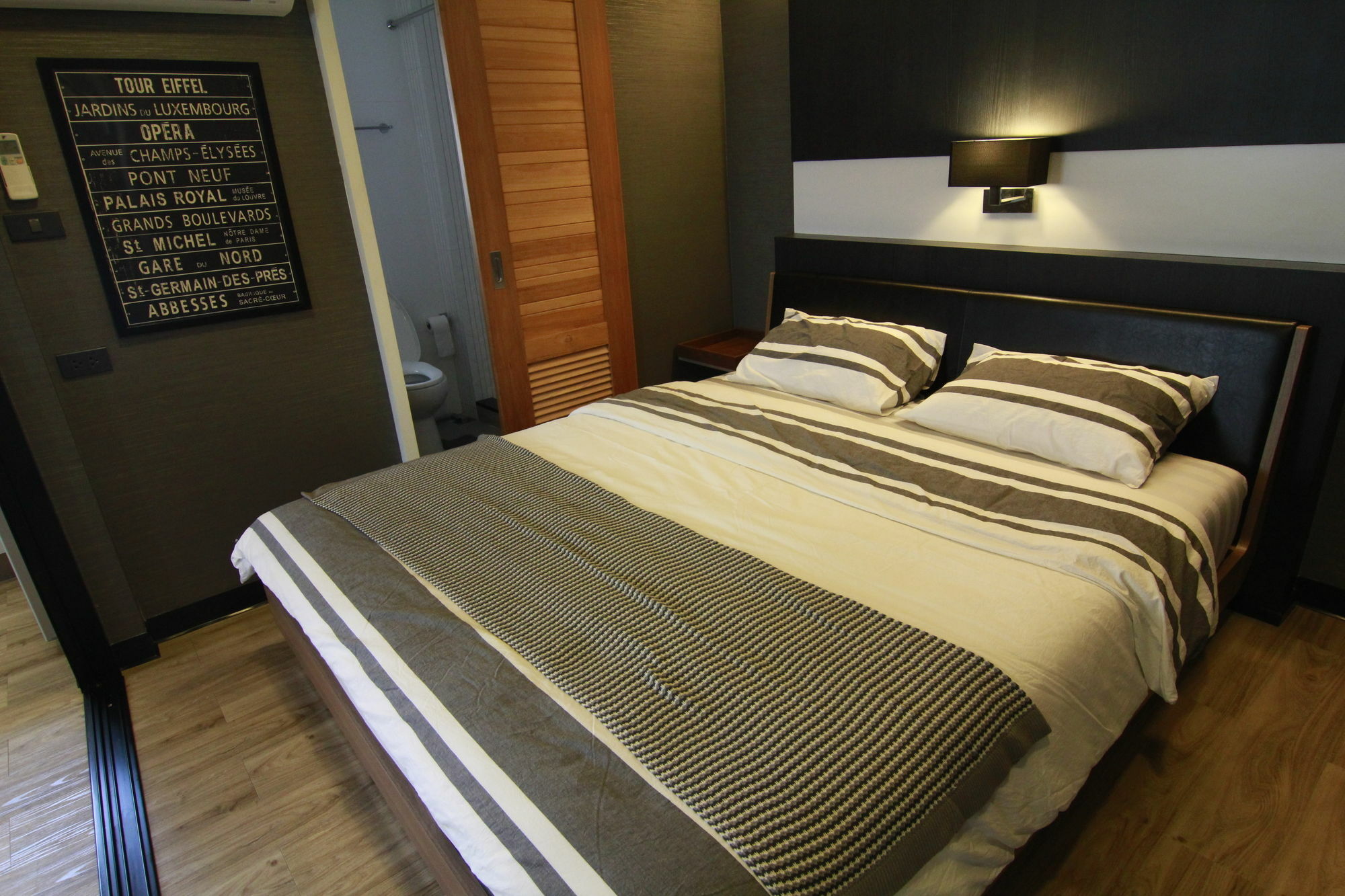 S Bloc Saladaeng Bed & Breakfast Bangkok Exterior photo
