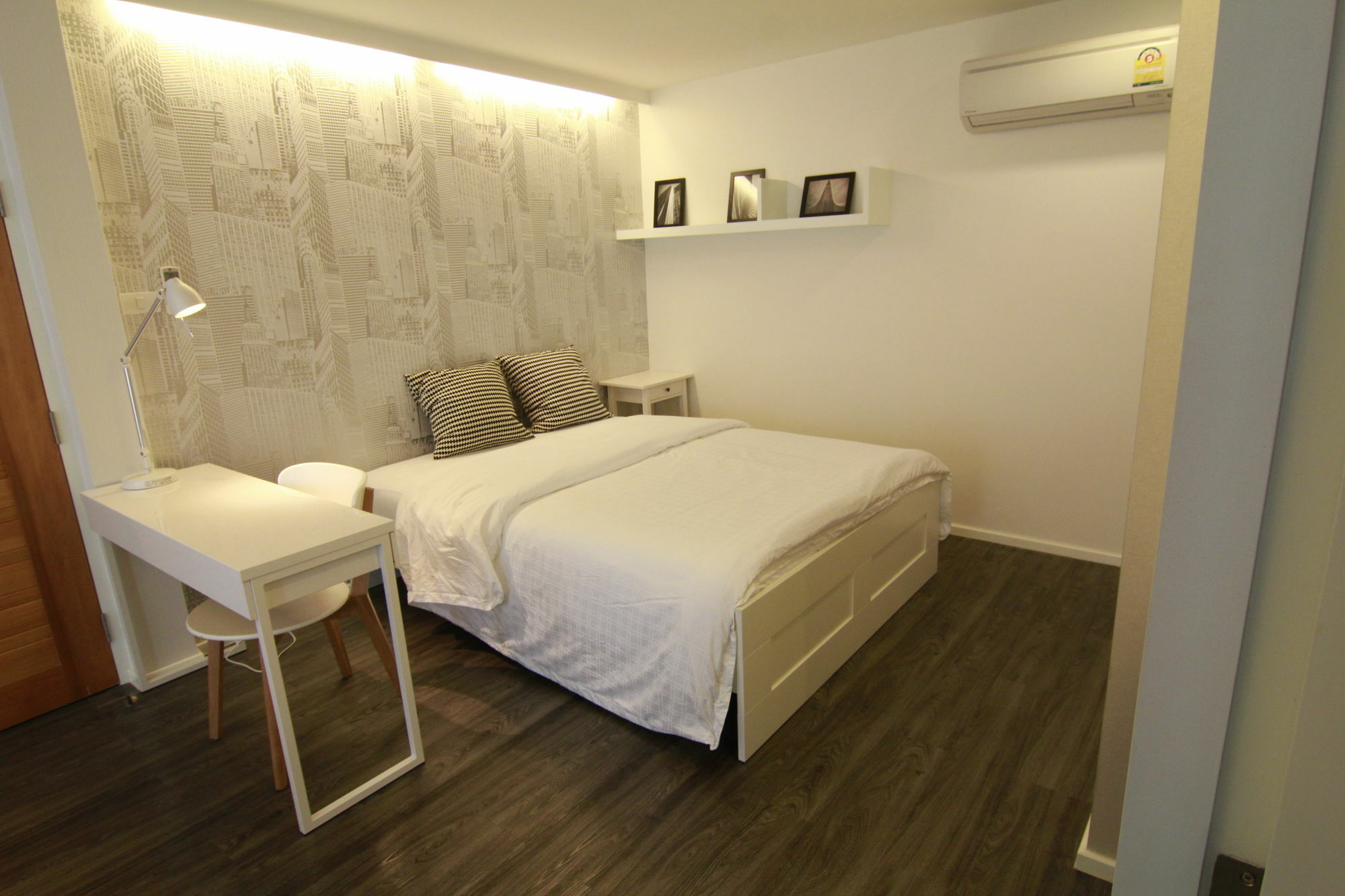 S Bloc Saladaeng Bed & Breakfast Bangkok Exterior photo