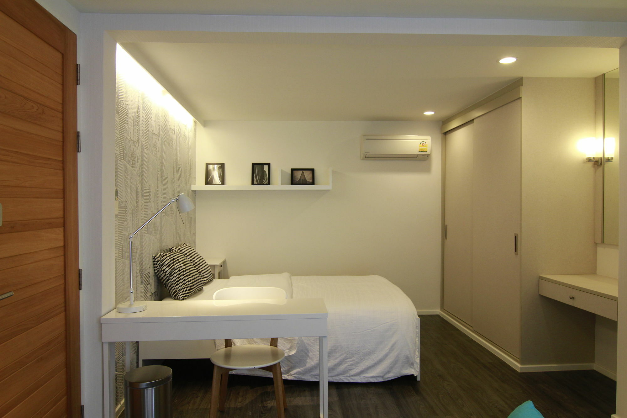 S Bloc Saladaeng Bed & Breakfast Bangkok Exterior photo